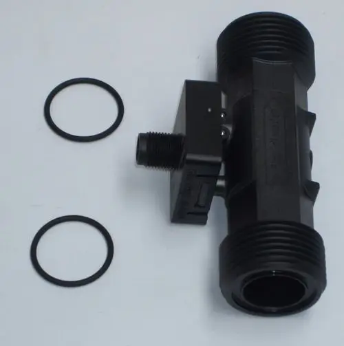 Durchfluss-Sensor von Daikin mit zwei O-Ringen, ausgestattet mit einem Anschlussgewinde und einem abstehenden Stecker zur elektrischen Verbindung.